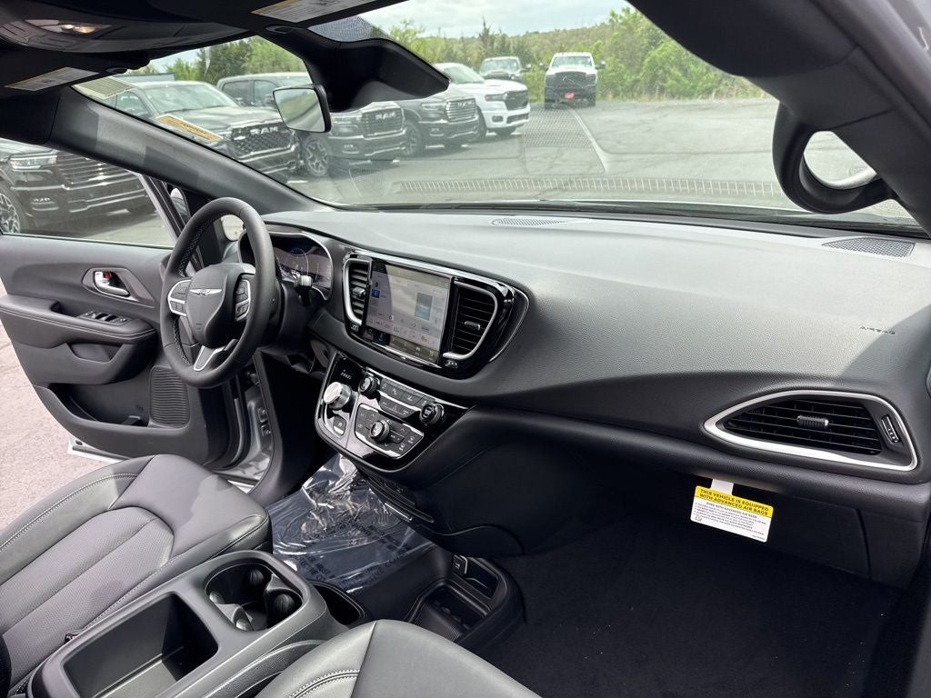 2026 Chrysler Voyager VOYAGER LX