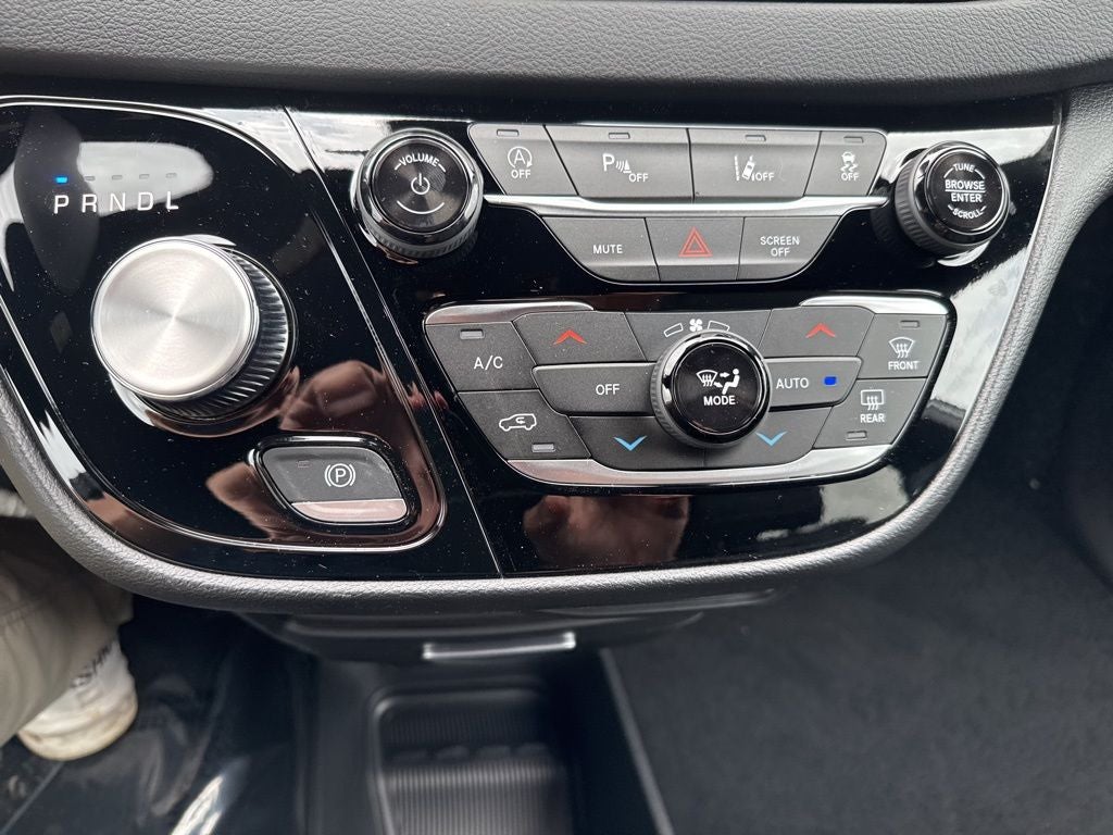 2026 Chrysler Voyager VOYAGER LX
