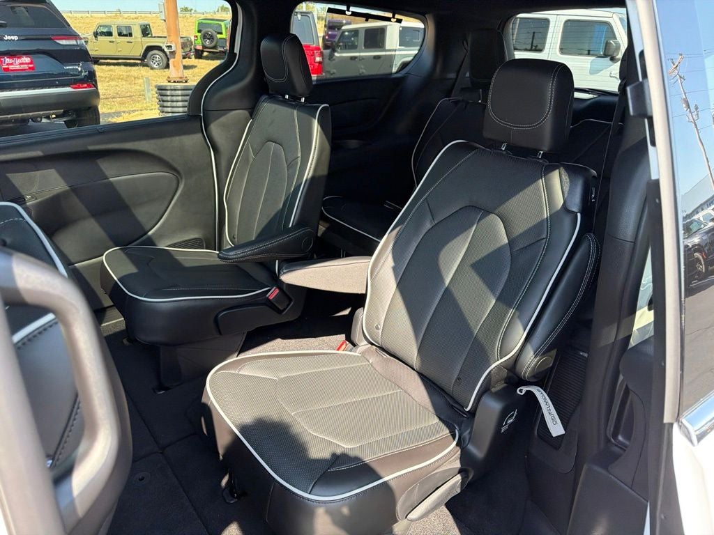 2027 Chrysler Pacifica PACIFICA LIMITED