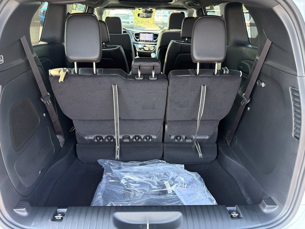 2027 Chrysler Pacifica PACIFICA LIMITED