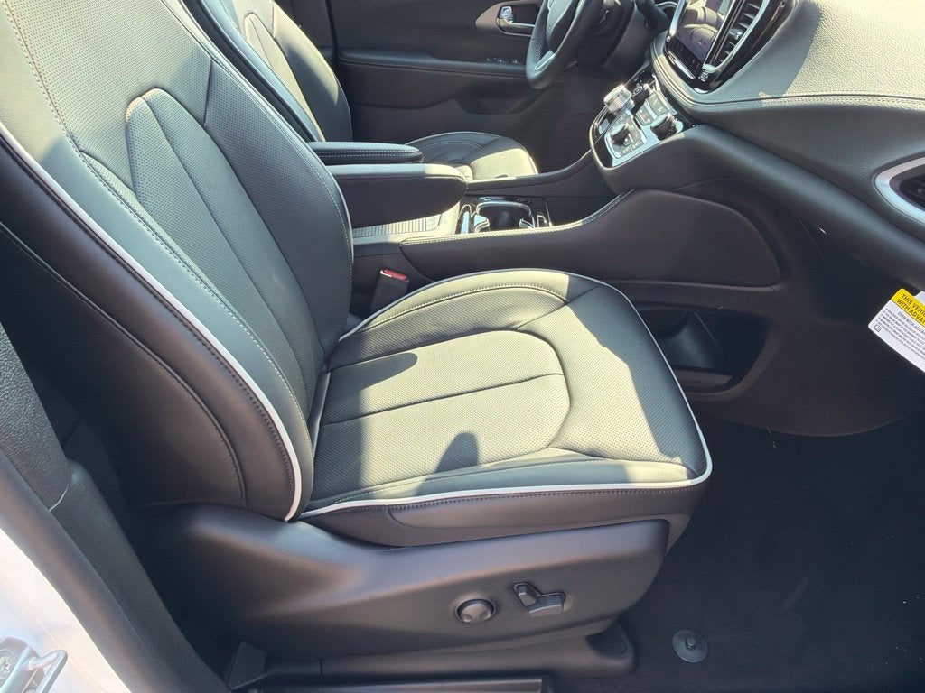 2027 Chrysler Pacifica PACIFICA LIMITED
