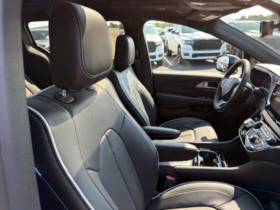 2027 Chrysler Pacifica PACIFICA LIMITED