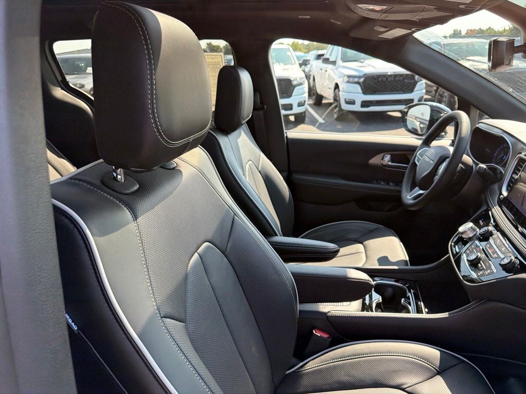 2027 Chrysler Pacifica PACIFICA LIMITED