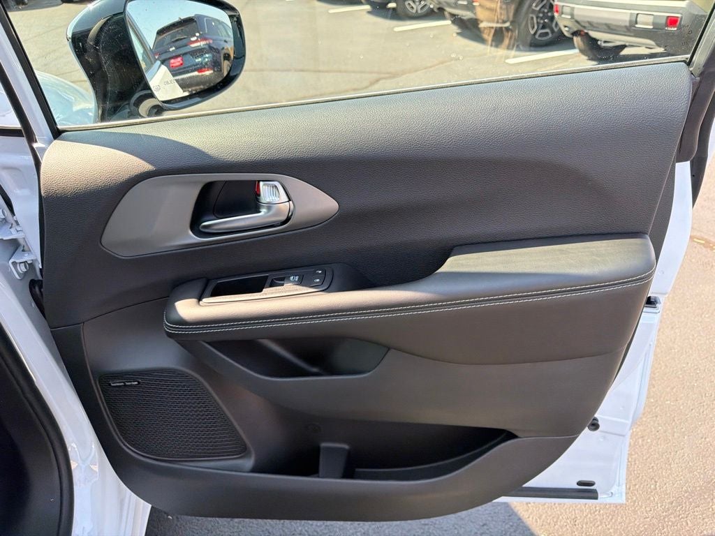 2027 Chrysler Pacifica PACIFICA LIMITED