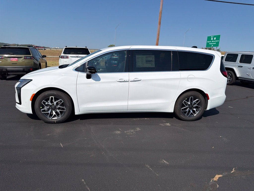 2027 Chrysler Pacifica PACIFICA LIMITED