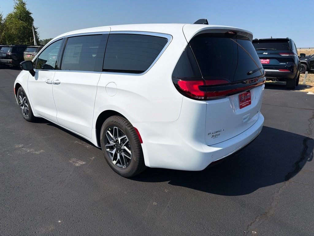 2027 Chrysler Pacifica PACIFICA LIMITED