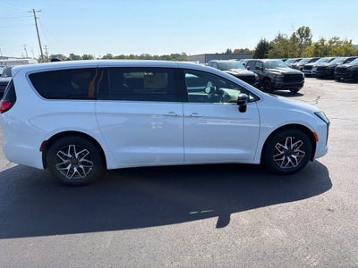 2027 Chrysler Pacifica PACIFICA LIMITED