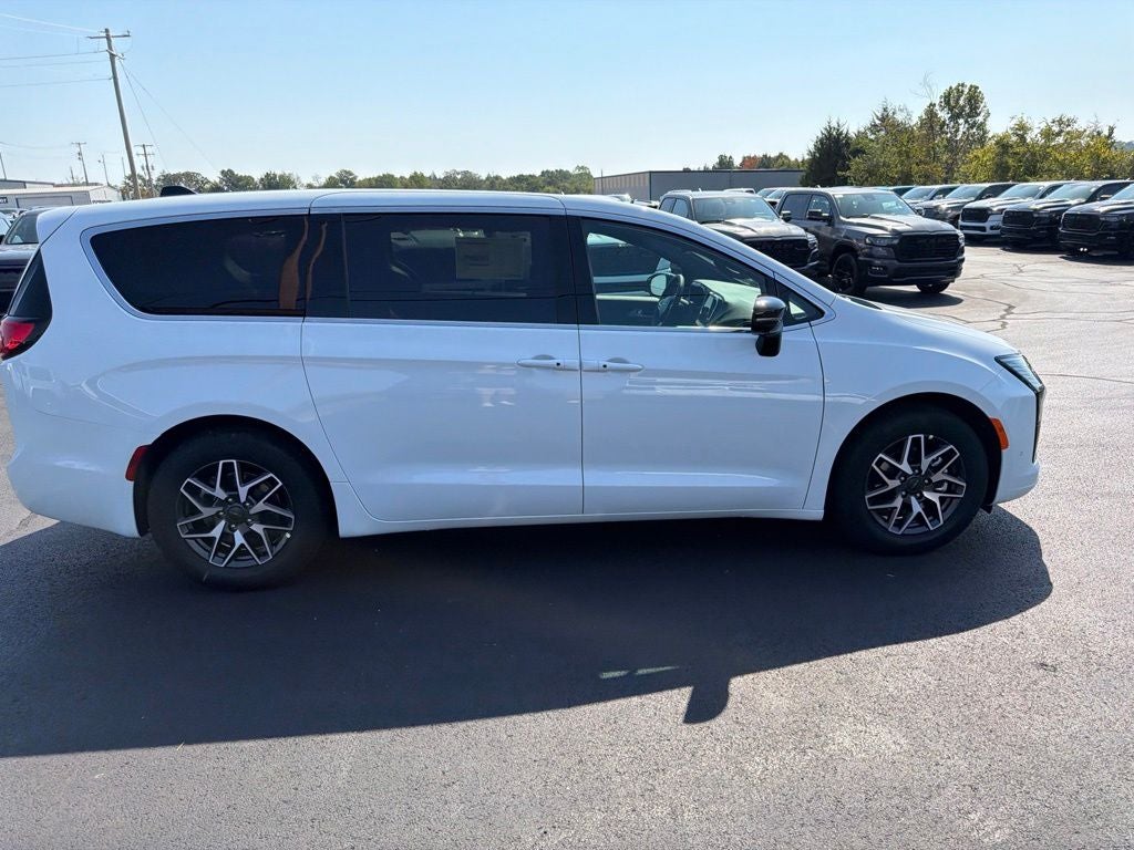 2027 Chrysler Pacifica PACIFICA LIMITED