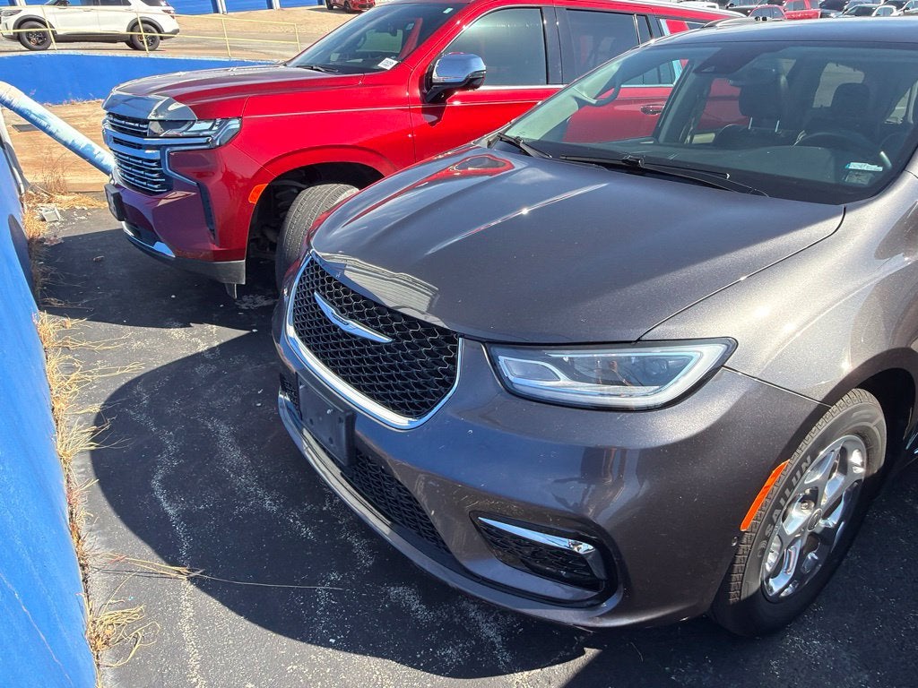 Used 2022 Chrysler Pacifica Limited with VIN 2C4RC1GG3NR100582 for sale in Branson, MO