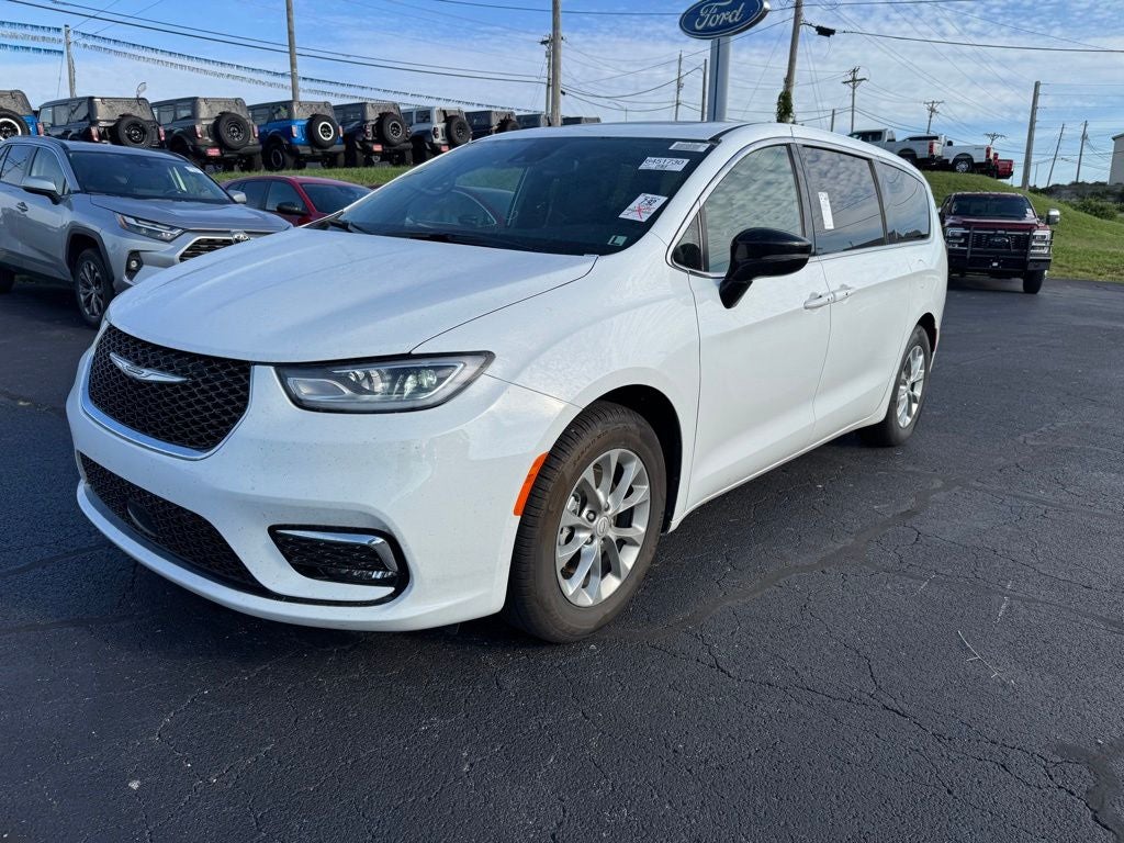 2026 Chrysler Pacifica's photo