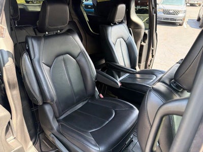 2022 Chrysler Pacifica Hybrid Touring L