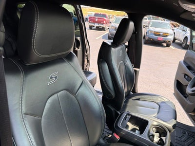 2022 Chrysler Pacifica Hybrid Touring L