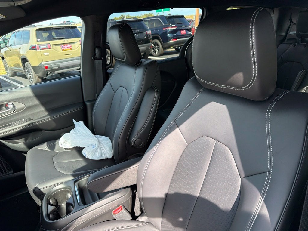 2027 Chrysler Pacifica PACIFICA SELECT AWD
