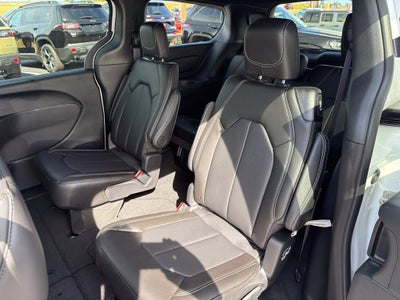 2027 Chrysler Pacifica PACIFICA SELECT AWD