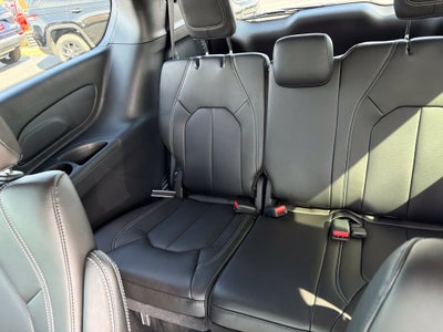 2027 Chrysler Pacifica PACIFICA SELECT AWD