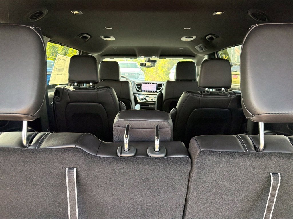 2027 Chrysler Pacifica PACIFICA SELECT AWD