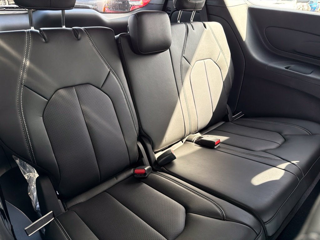 2027 Chrysler Pacifica PACIFICA SELECT AWD
