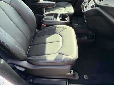 2027 Chrysler Pacifica PACIFICA SELECT AWD