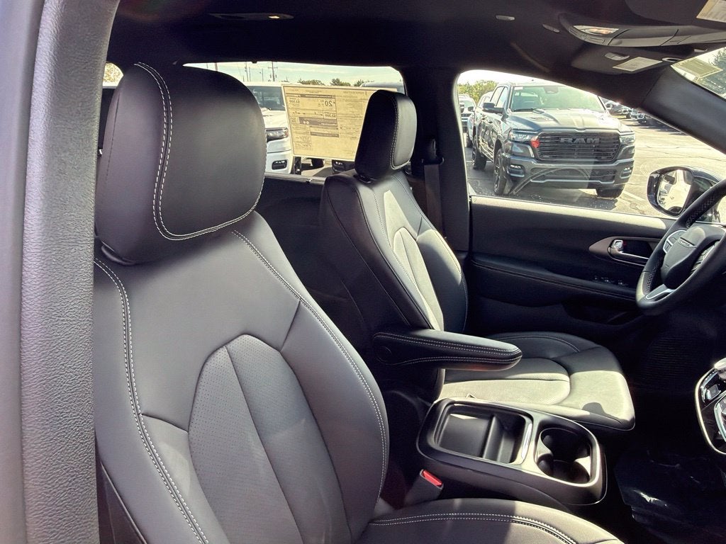2027 Chrysler Pacifica PACIFICA SELECT AWD
