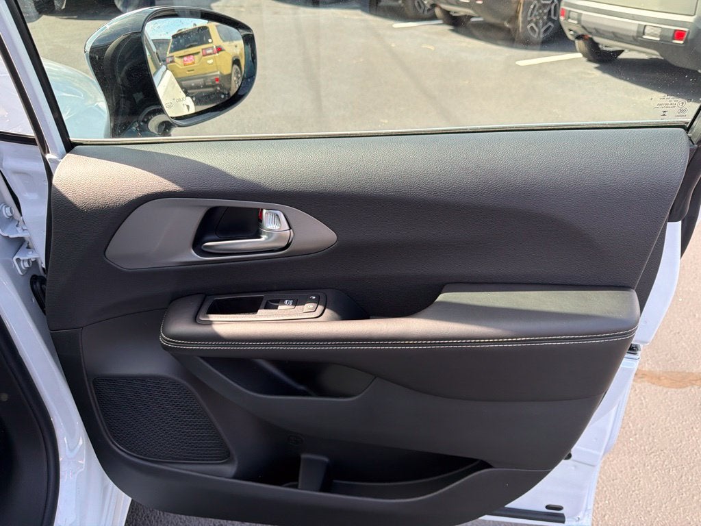 2027 Chrysler Pacifica PACIFICA SELECT AWD