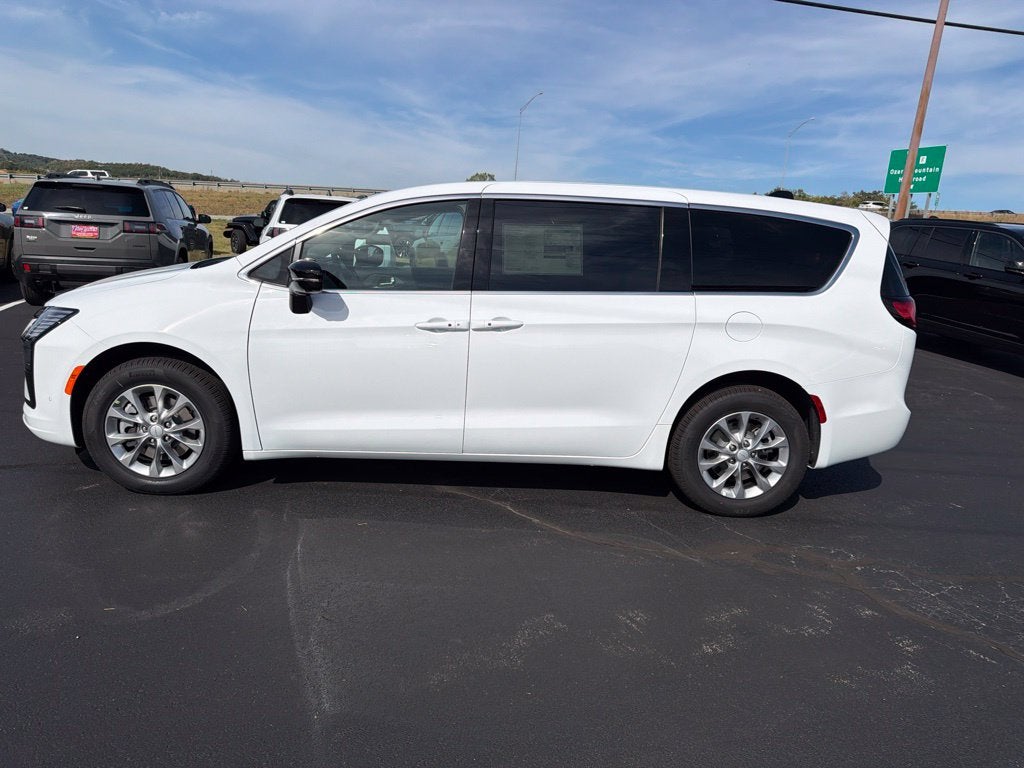 2027 Chrysler Pacifica PACIFICA SELECT AWD