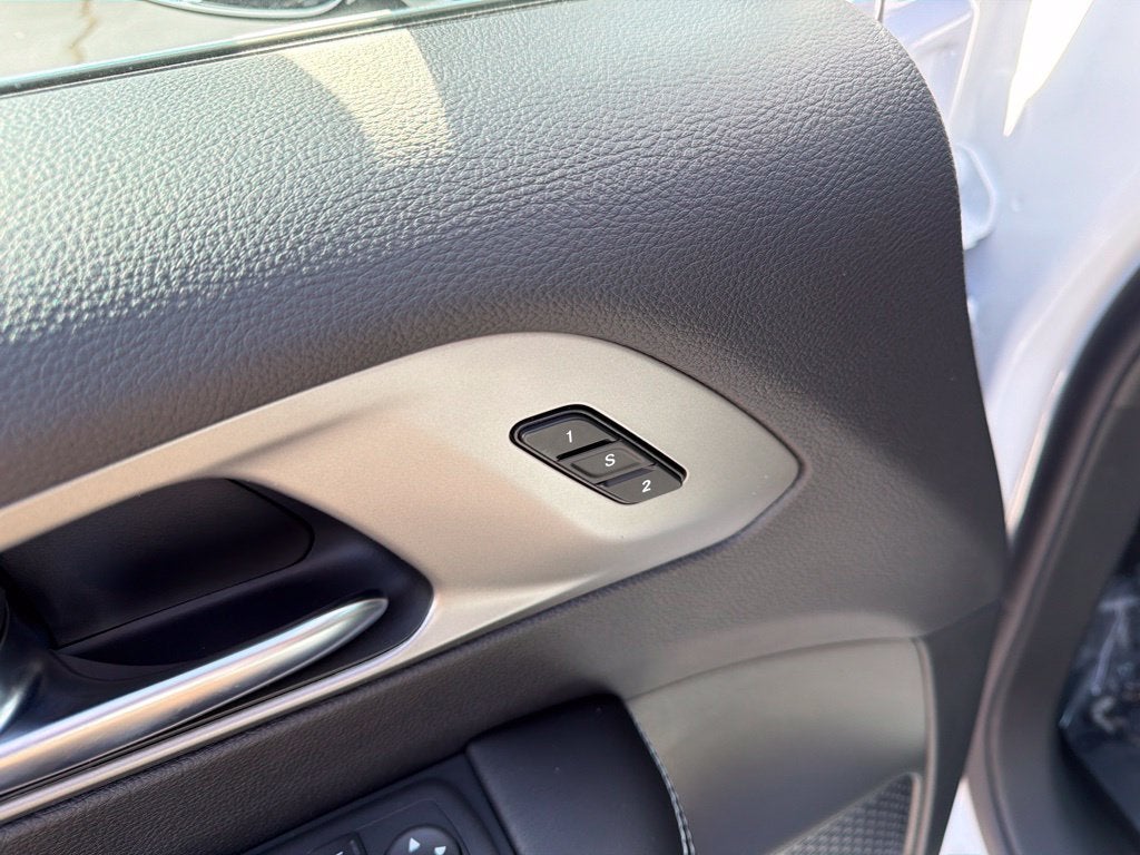 2027 Chrysler Pacifica PACIFICA SELECT AWD
