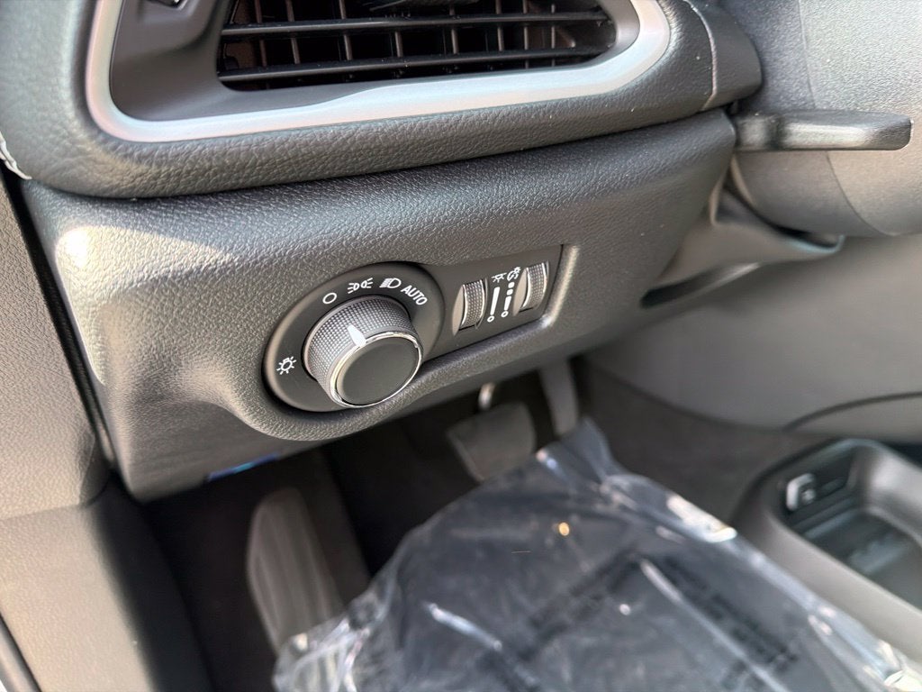 2027 Chrysler Pacifica PACIFICA SELECT AWD