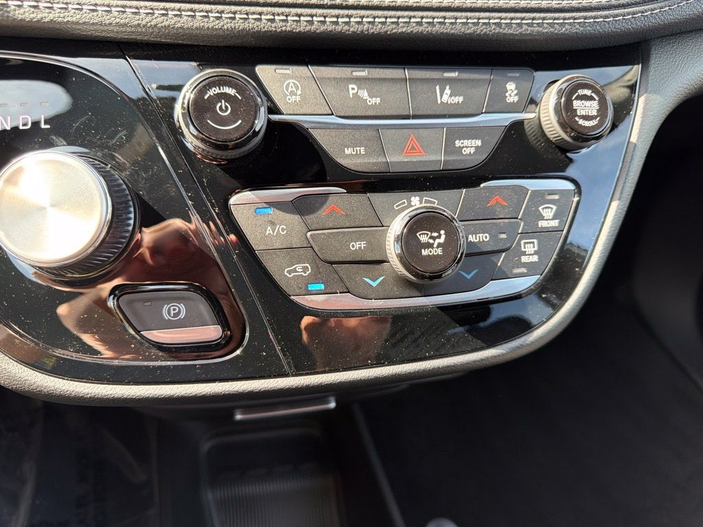 2027 Chrysler Pacifica PACIFICA SELECT AWD