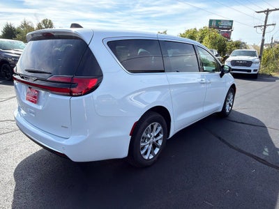 2027 Chrysler Pacifica PACIFICA SELECT AWD