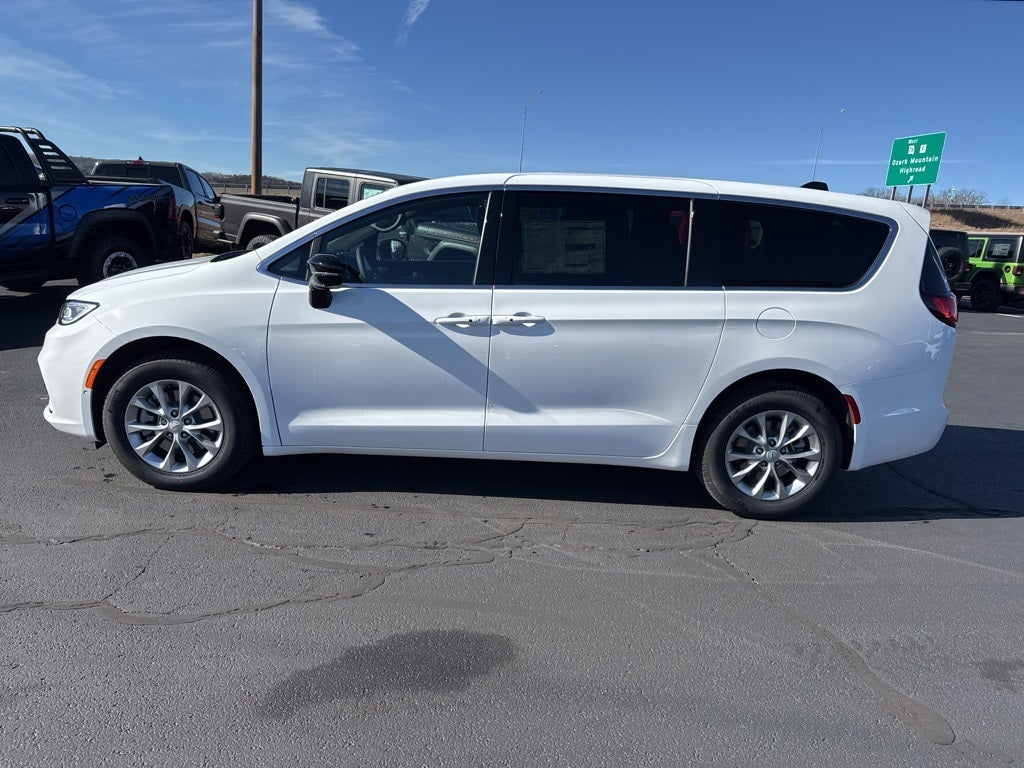 2026 Chrysler Pacifica PACIFICA SELECT AWD