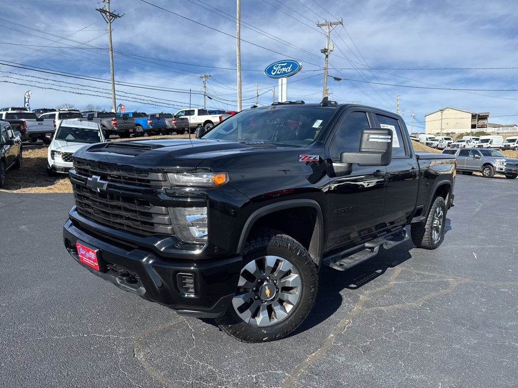 2024 Chevrolet Silverado 2500HD 4WD Crew Cab Standard Bed Custom
