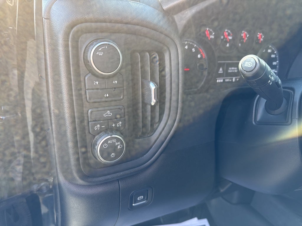 2024 Chevrolet Silverado 2500HD 4WD Crew Cab Standard Bed Custom