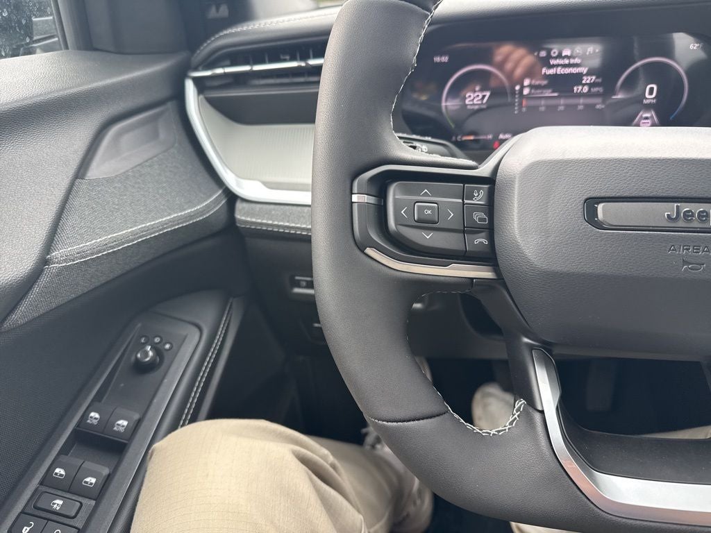 2026 Jeep Cherokee CHEROKEE LAREDO 4X4