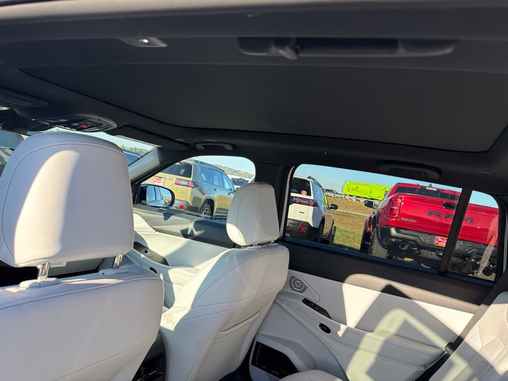 2027 Jeep Cherokee CHEROKEE OVERLAND 4X4