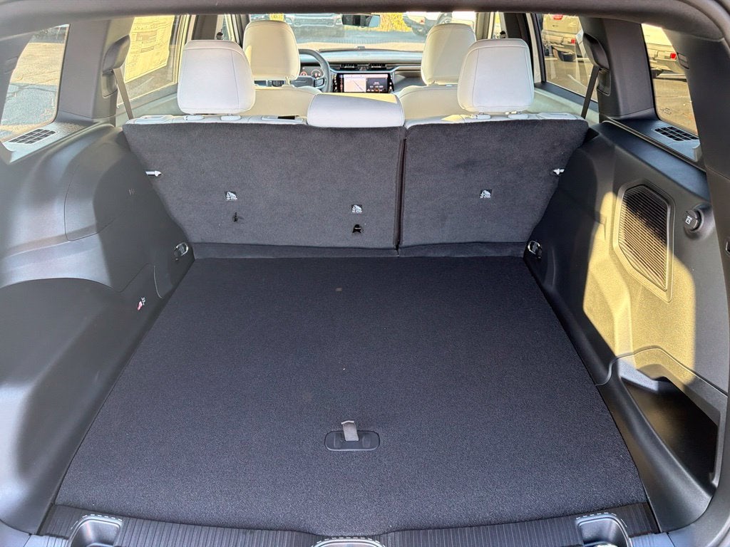 2027 Jeep Cherokee CHEROKEE OVERLAND 4X4