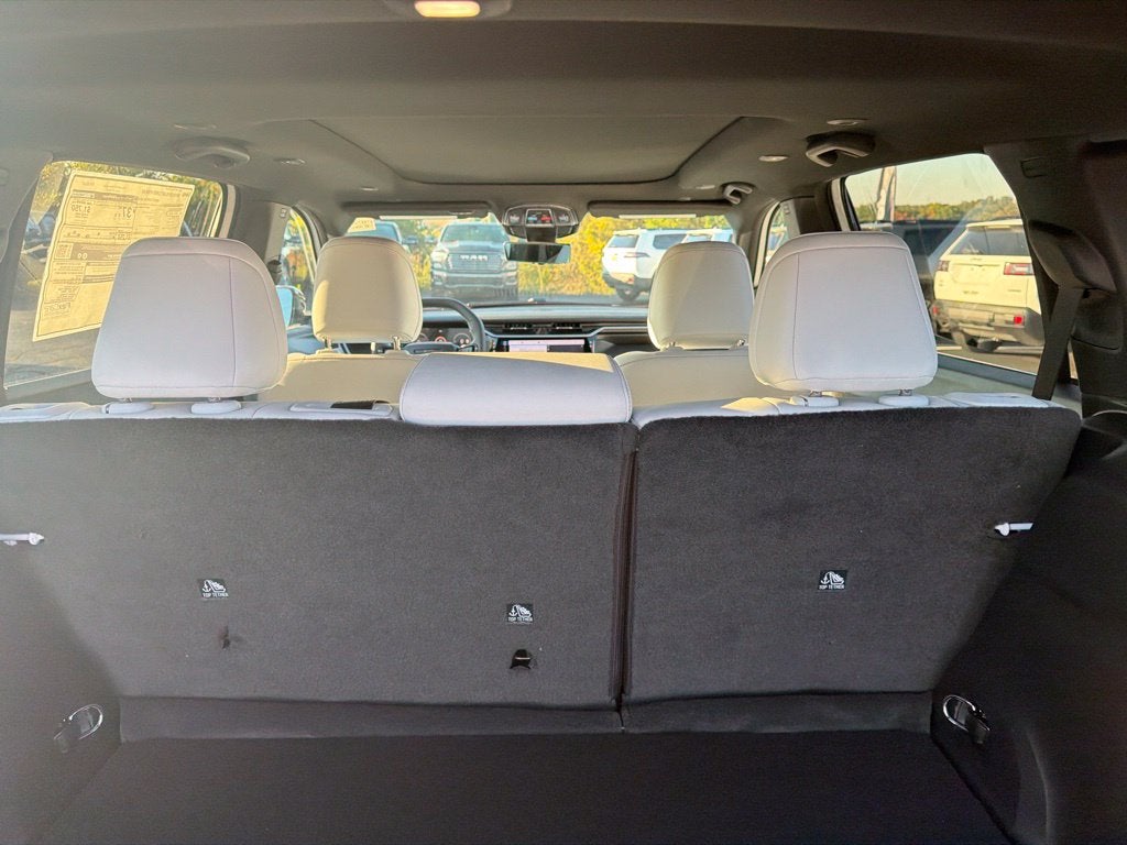 2027 Jeep Cherokee CHEROKEE OVERLAND 4X4
