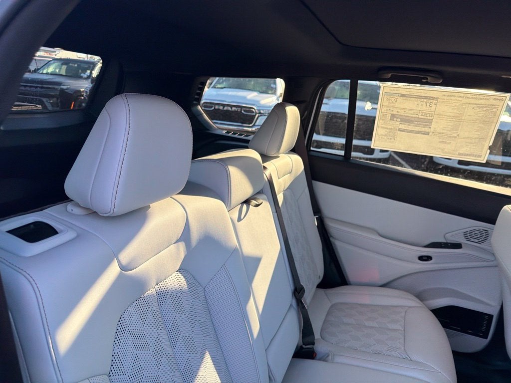 2027 Jeep Cherokee CHEROKEE OVERLAND 4X4