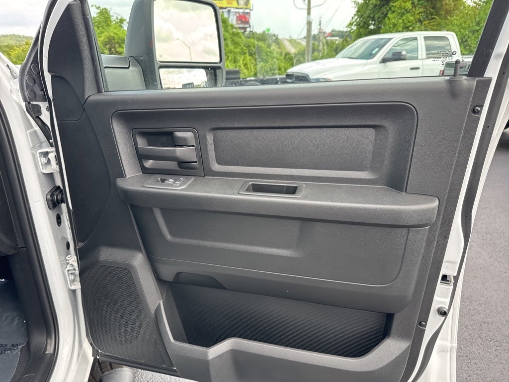 2025 RAM Ram 3500 RAM 3500 TRADESMAN CREW CAB 4X4 6'4' BOX