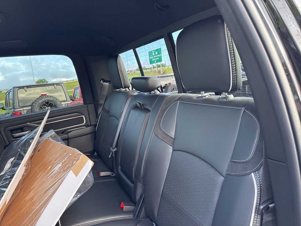 2025 RAM Ram 3500 RAM 3500 LARAMIE CREW CAB 4X4 6'4' BOX