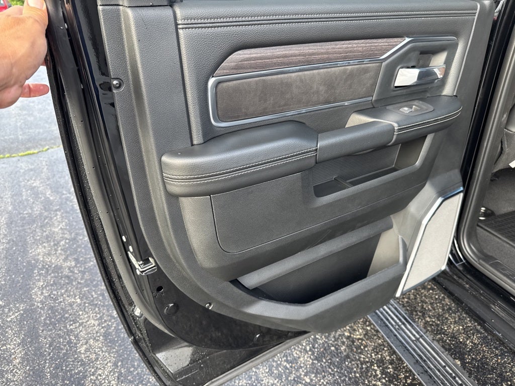 2025 RAM Ram 3500 RAM 3500 LARAMIE CREW CAB 4X4 6'4' BOX