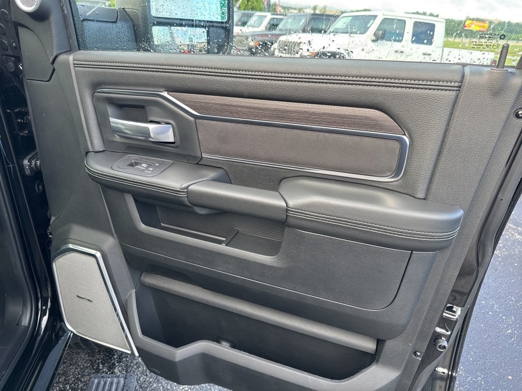 2025 RAM Ram 3500 RAM 3500 LARAMIE CREW CAB 4X4 6'4' BOX