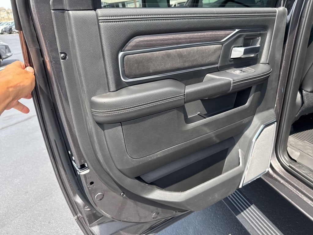 2025 RAM Ram 3500 RAM 3500 LARAMIE CREW CAB 4X4 6'4' BOX