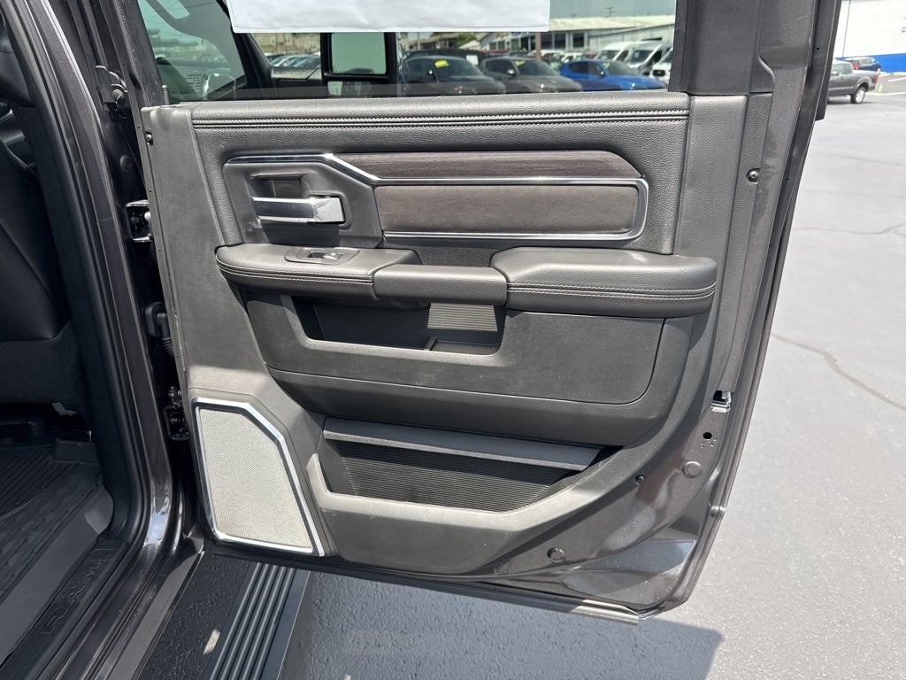 2025 RAM Ram 3500 RAM 3500 LARAMIE CREW CAB 4X4 6'4' BOX