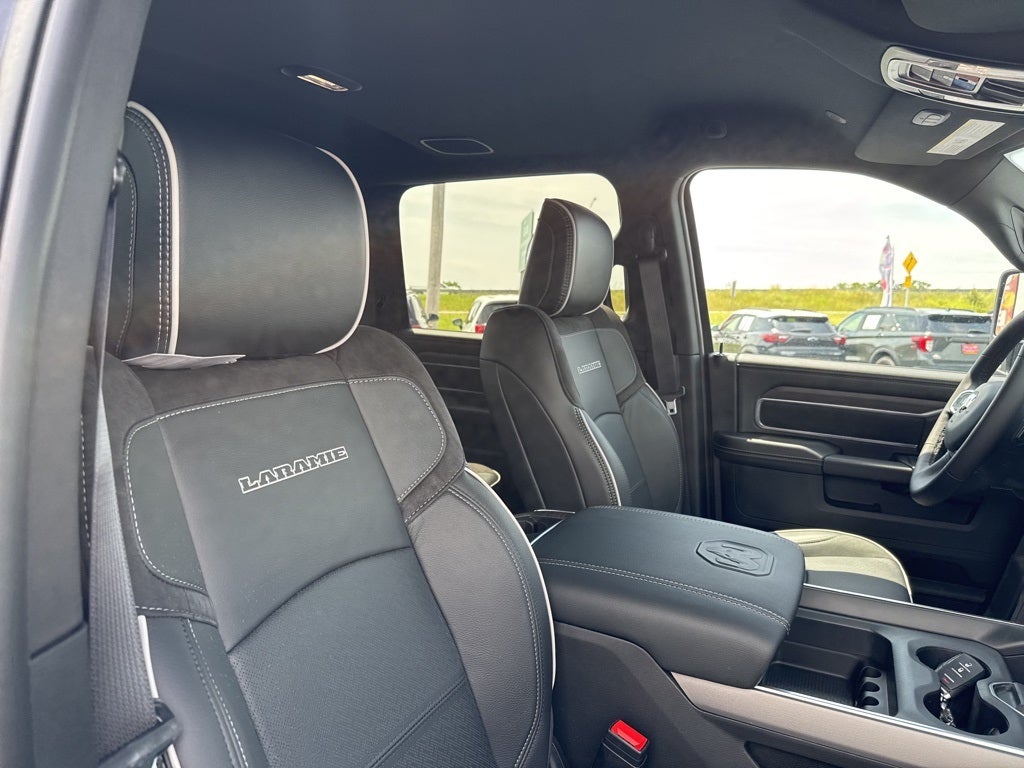 2025 RAM Ram 3500 RAM 3500 LARAMIE CREW CAB 4X4 6'4' BOX