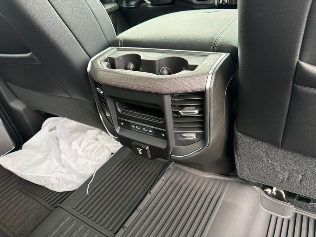 2026 RAM Ram 3500 RAM 3500 LARAMIE CREW CAB 4X4 8' BOX
