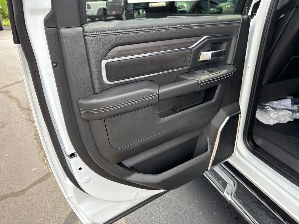 2026 RAM Ram 3500 RAM 3500 LARAMIE CREW CAB 4X4 8' BOX
