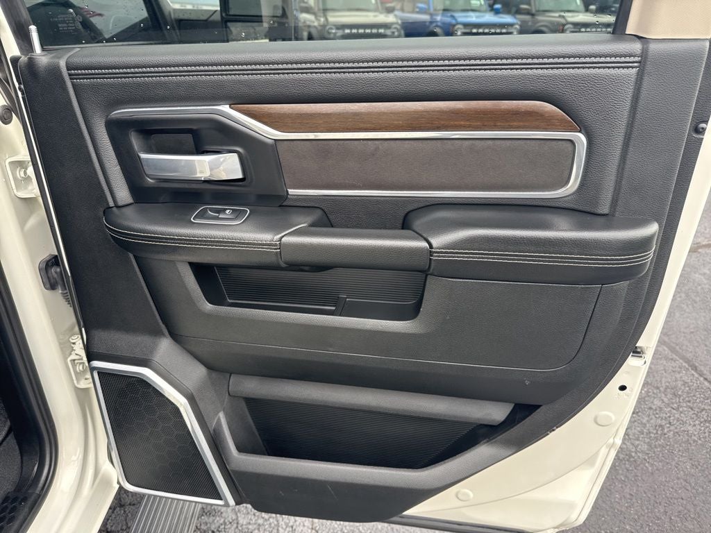 2024 RAM 3500 Laramie Crew Cab 4x4 8' Box