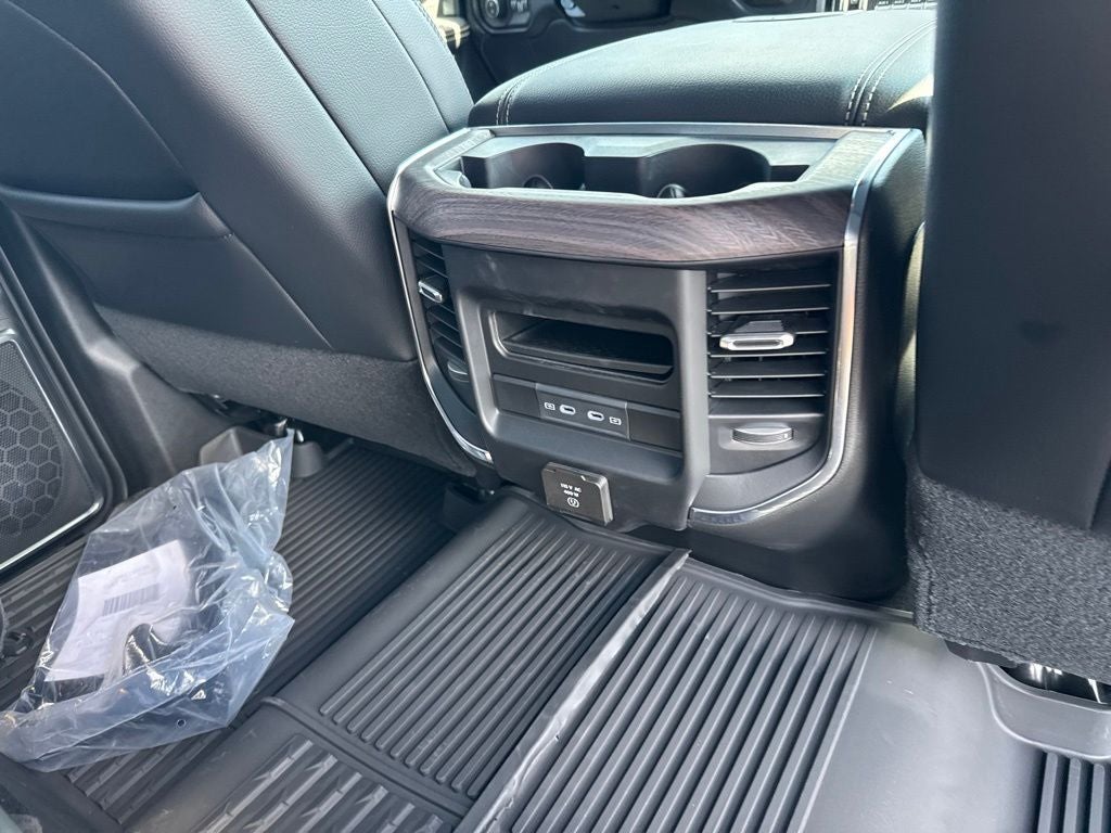 2026 RAM Ram 3500 RAM 3500 LARAMIE CREW CAB 4X4 8' BOX