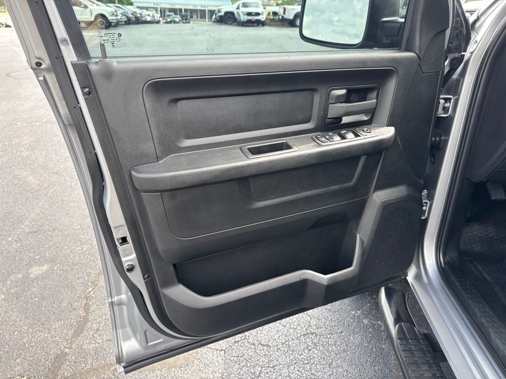2023 RAM 1500 Classic Tradesman Crew Cab 4x4 5'7' Box