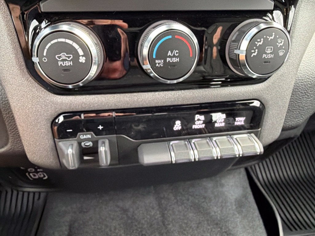 2027 RAM Ram 1500 RAM 1500 WARLOCK CREW CAB 4X4 5'7' BOX